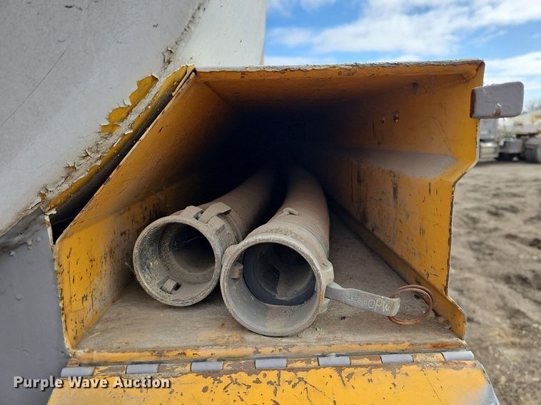 image for item DQ0281 1969 GMC 7500 fuel / lube truck