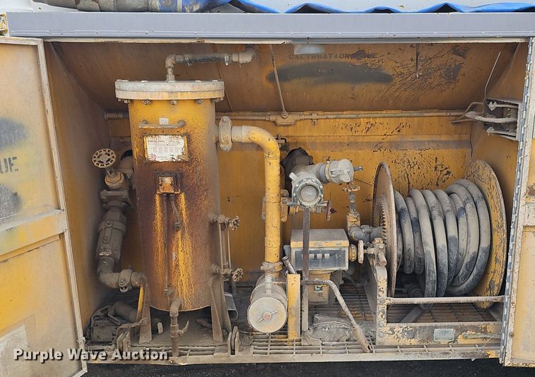 image for item DQ0281 1969 GMC 7500 fuel / lube truck