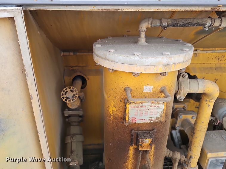 image for item DQ0281 1969 GMC 7500 fuel / lube truck