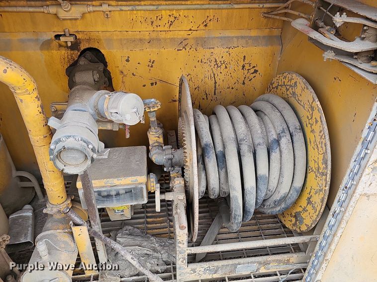 image for item DQ0281 1969 GMC 7500 fuel / lube truck