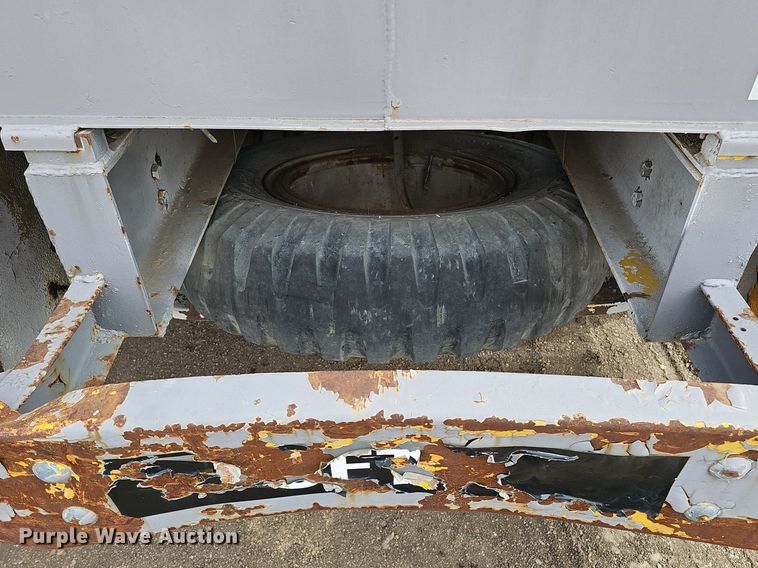 image for item DQ0281 1969 GMC 7500 fuel / lube truck