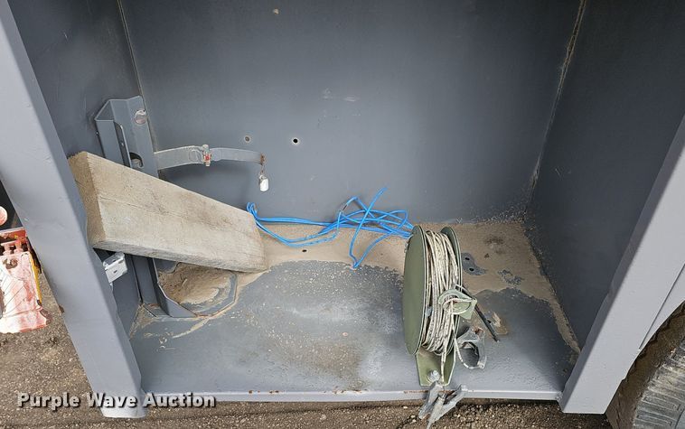 image for item DQ0281 1969 GMC 7500 fuel / lube truck