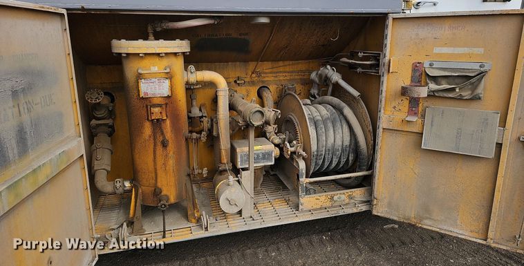 image for item DQ0281 1969 GMC 7500 fuel / lube truck