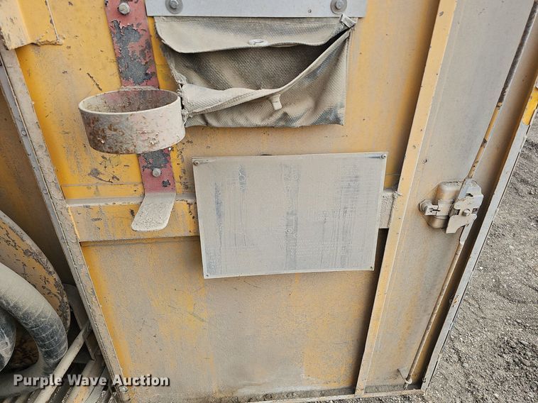 image for item DQ0281 1969 GMC 7500 fuel / lube truck