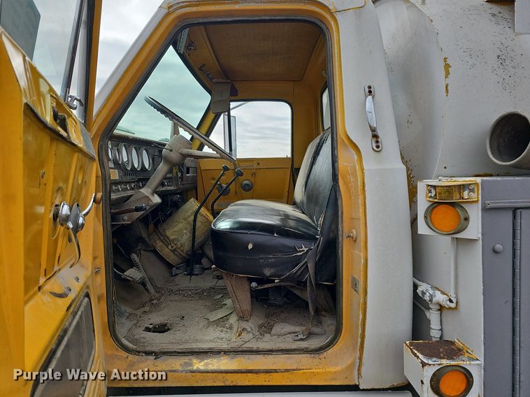 image for item DQ0281 1969 GMC 7500 fuel / lube truck