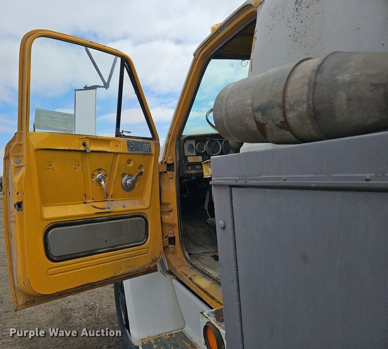 image for item DQ0281 1969 GMC 7500 fuel / lube truck