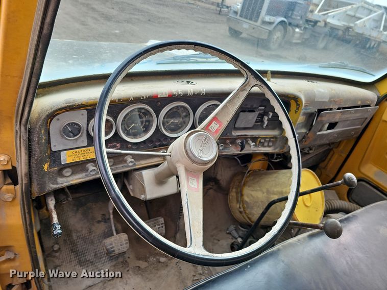 image for item DQ0281 1969 GMC 7500 fuel / lube truck