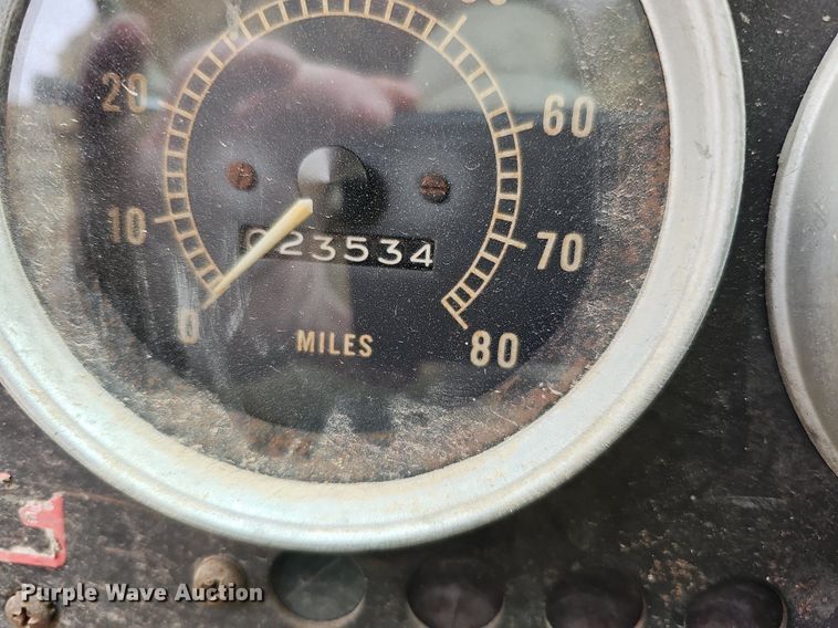 image for item DQ0281 1969 GMC 7500 fuel / lube truck