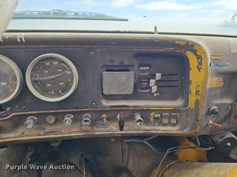 image for item DQ0281 1969 GMC 7500 fuel / lube truck