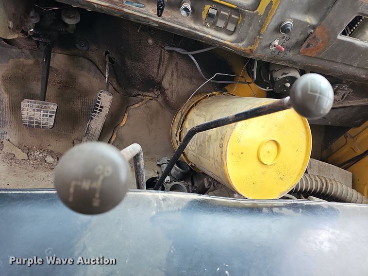 image for item DQ0281 1969 GMC 7500 fuel / lube truck