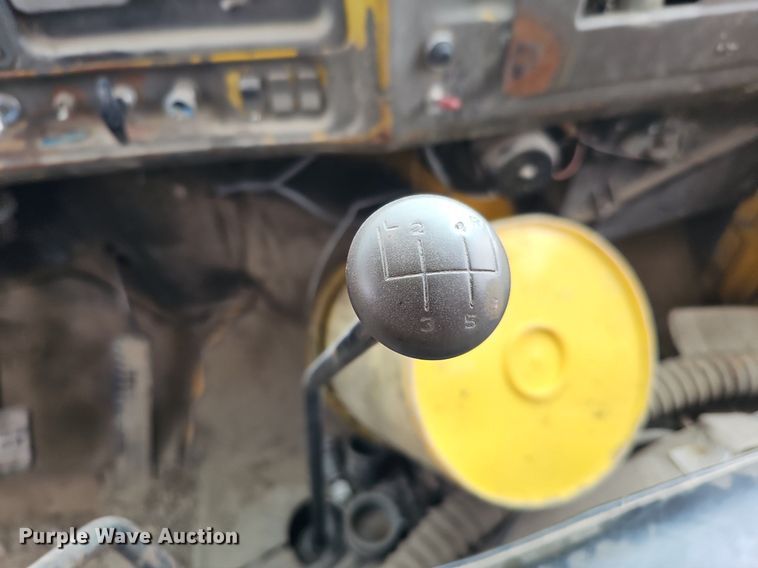 image for item DQ0281 1969 GMC 7500 fuel / lube truck