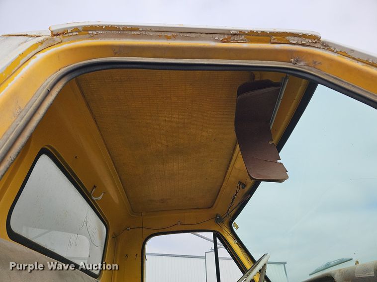 image for item DQ0281 1969 GMC 7500 fuel / lube truck