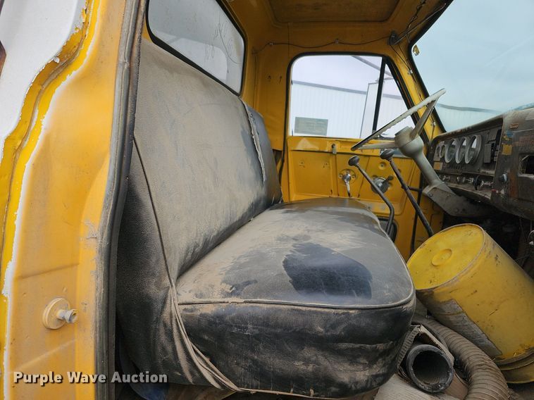 image for item DQ0281 1969 GMC 7500 fuel / lube truck