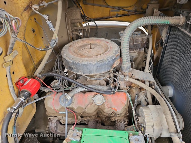 image for item DQ0281 1969 GMC 7500 fuel / lube truck