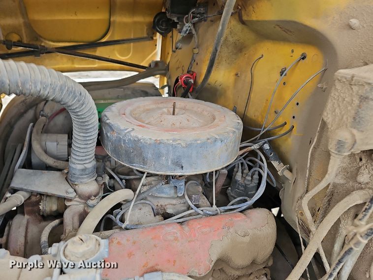 image for item DQ0281 1969 GMC 7500 fuel / lube truck