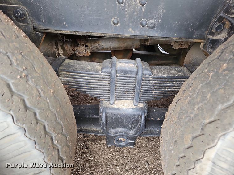 image for item DQ0281 1969 GMC 7500 fuel / lube truck