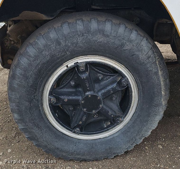 image for item DQ0281 1969 GMC 7500 fuel / lube truck