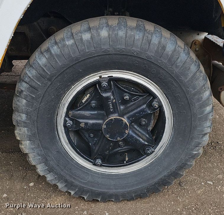 image for item DQ0281 1969 GMC 7500 fuel / lube truck