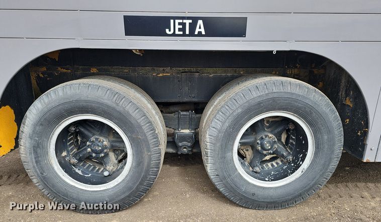 image for item DQ0281 1969 GMC 7500 fuel / lube truck