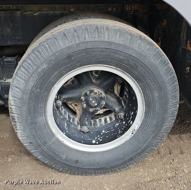 image for item DQ0281 1969 GMC 7500 fuel / lube truck