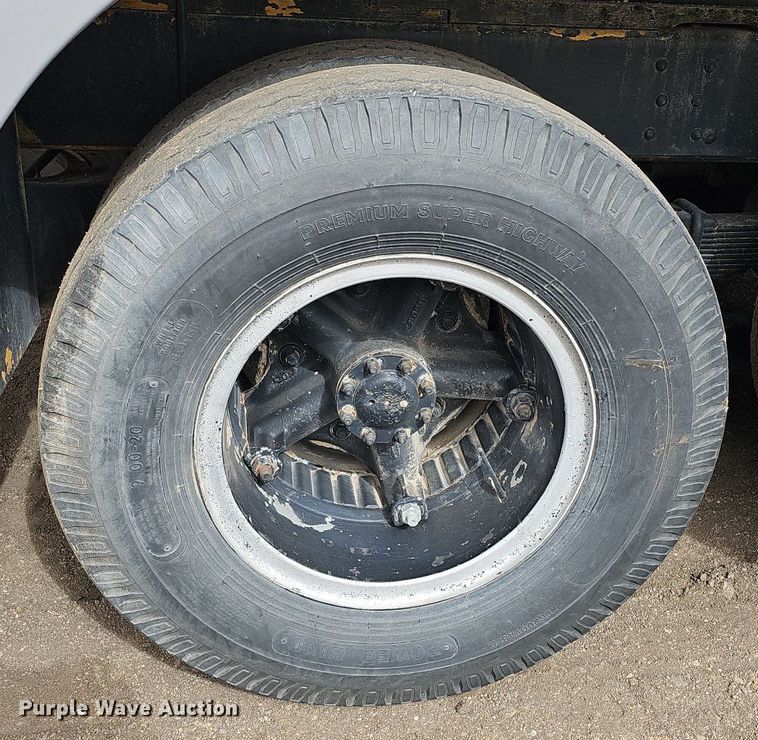 image for item DQ0281 1969 GMC 7500 fuel / lube truck