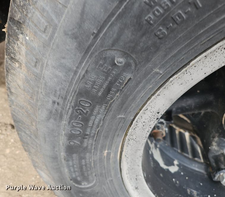 image for item DQ0281 1969 GMC 7500 fuel / lube truck