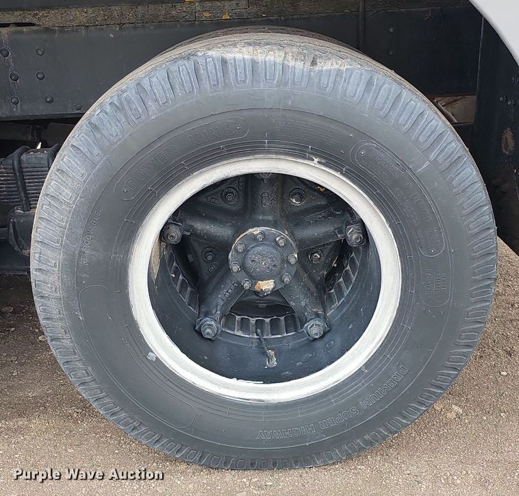 image for item DQ0281 1969 GMC 7500 fuel / lube truck