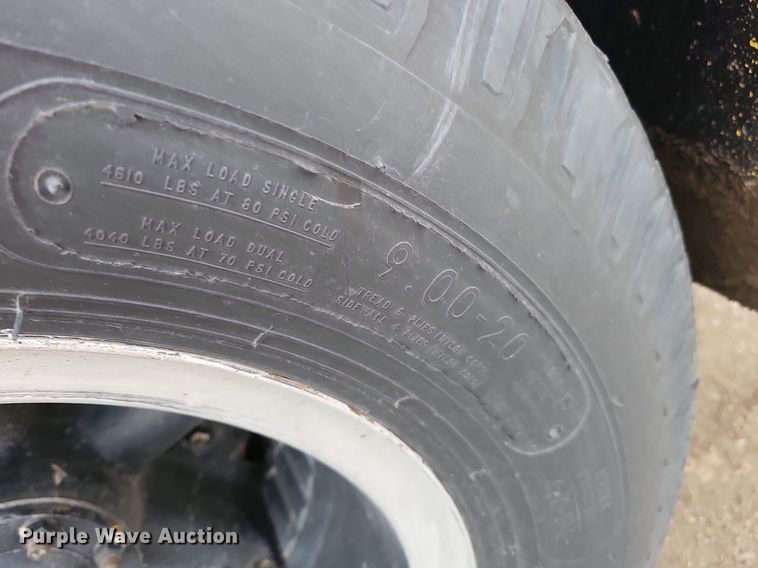 image for item DQ0281 1969 GMC 7500 fuel / lube truck