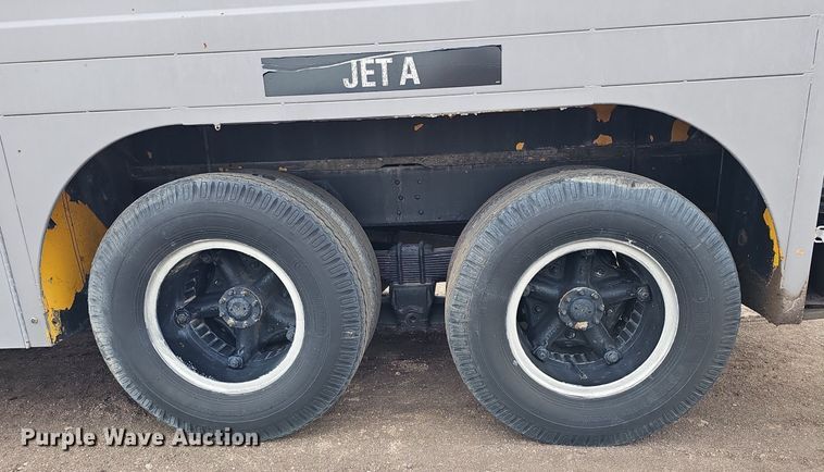 image for item DQ0281 1969 GMC 7500 fuel / lube truck