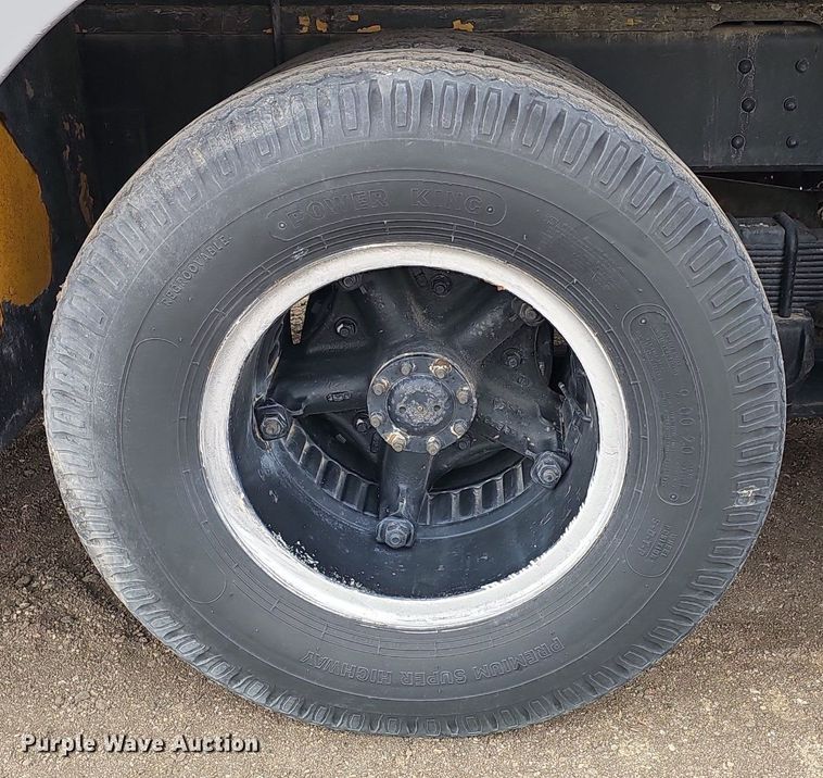 image for item DQ0281 1969 GMC 7500 fuel / lube truck