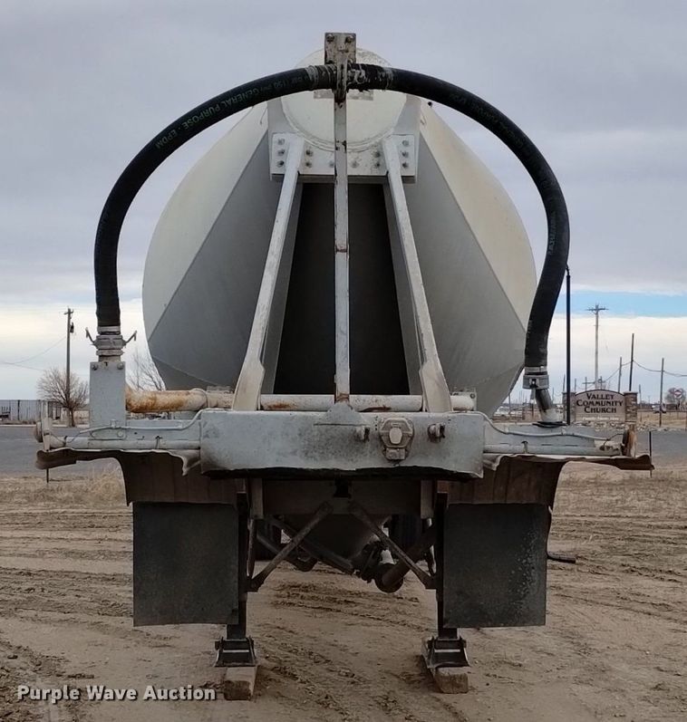 image for item DQ5969 1984 Hobbs HAB-F2-J 1000 pneumatic dry bulk trailer