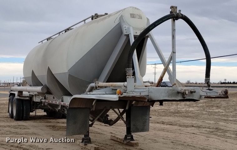 image for item DQ5969 1984 Hobbs HAB-F2-J 1000 pneumatic dry bulk trailer