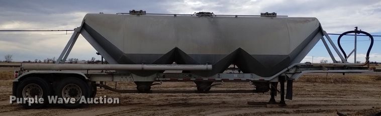 image for item DQ5969 1984 Hobbs HAB-F2-J 1000 pneumatic dry bulk trailer