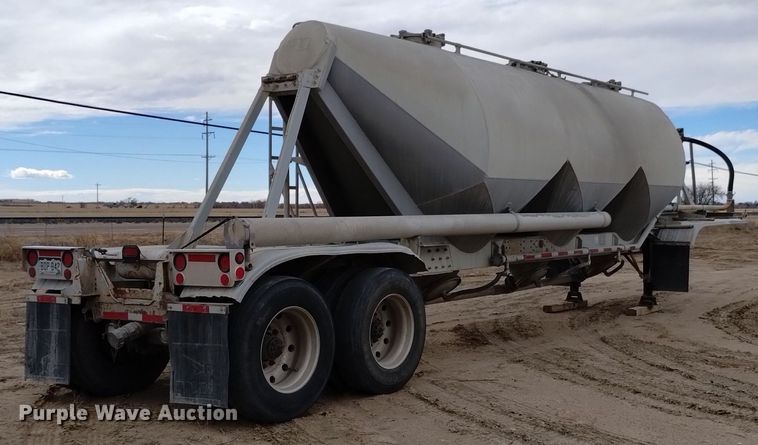 image for item DQ5969 1984 Hobbs HAB-F2-J 1000 pneumatic dry bulk trailer