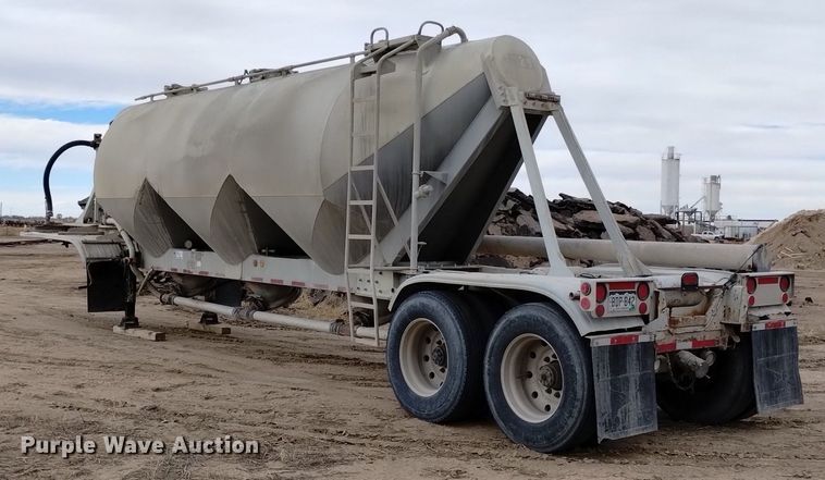 image for item DQ5969 1984 Hobbs HAB-F2-J 1000 pneumatic dry bulk trailer