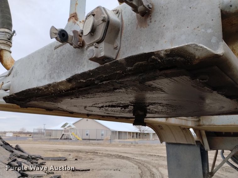 image for item DQ5969 1984 Hobbs HAB-F2-J 1000 pneumatic dry bulk trailer