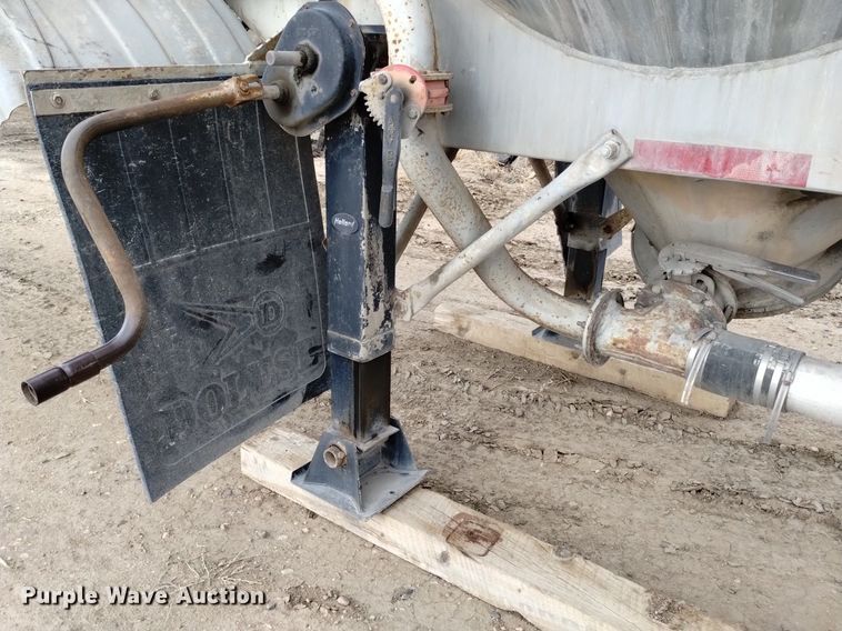 image for item DQ5969 1984 Hobbs HAB-F2-J 1000 pneumatic dry bulk trailer