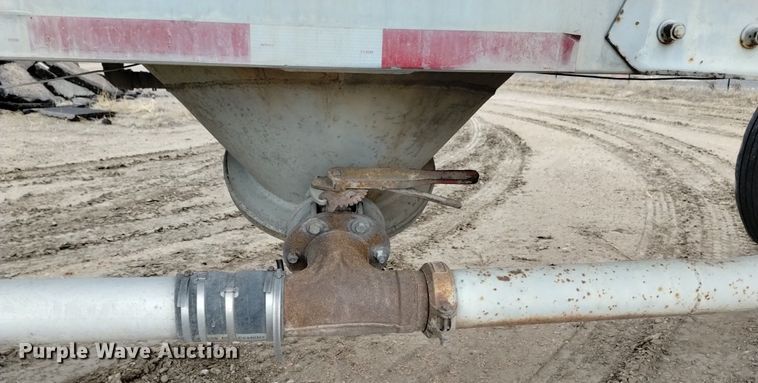 image for item DQ5969 1984 Hobbs HAB-F2-J 1000 pneumatic dry bulk trailer