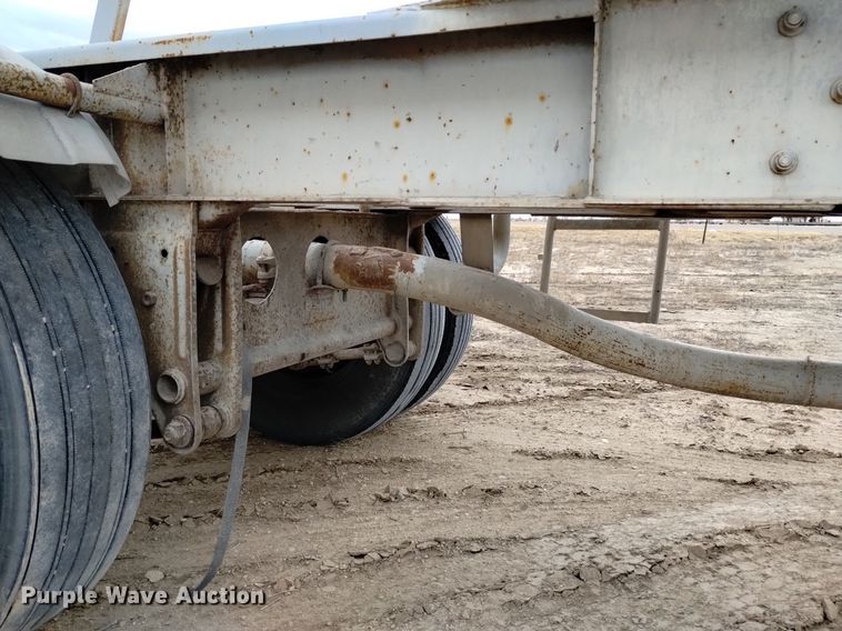 image for item DQ5969 1984 Hobbs HAB-F2-J 1000 pneumatic dry bulk trailer