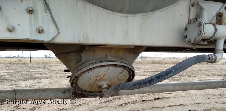 image for item DQ5969 1984 Hobbs HAB-F2-J 1000 pneumatic dry bulk trailer