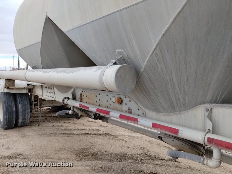 image for item DQ5969 1984 Hobbs HAB-F2-J 1000 pneumatic dry bulk trailer