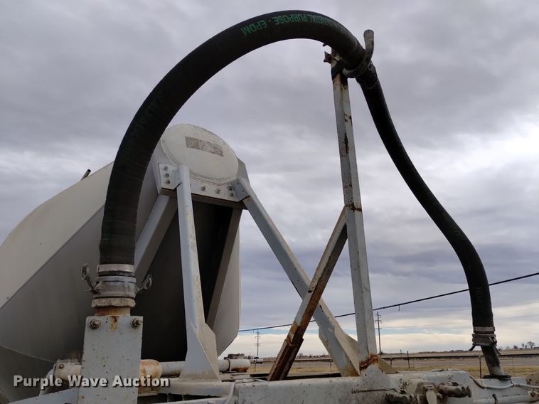 image for item DQ5969 1984 Hobbs HAB-F2-J 1000 pneumatic dry bulk trailer