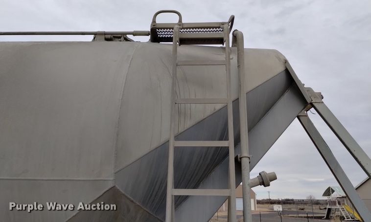 image for item DQ5969 1984 Hobbs HAB-F2-J 1000 pneumatic dry bulk trailer