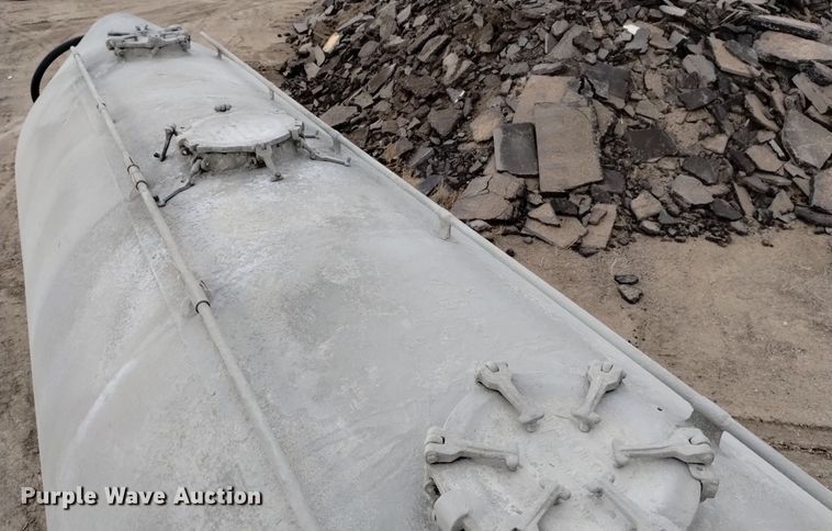 image for item DQ5969 1984 Hobbs HAB-F2-J 1000 pneumatic dry bulk trailer