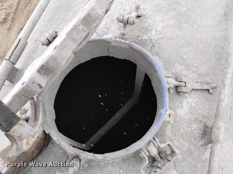 image for item DQ5969 1984 Hobbs HAB-F2-J 1000 pneumatic dry bulk trailer