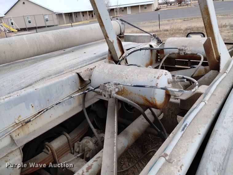 image for item DQ5969 1984 Hobbs HAB-F2-J 1000 pneumatic dry bulk trailer