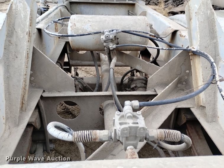 image for item DQ5969 1984 Hobbs HAB-F2-J 1000 pneumatic dry bulk trailer