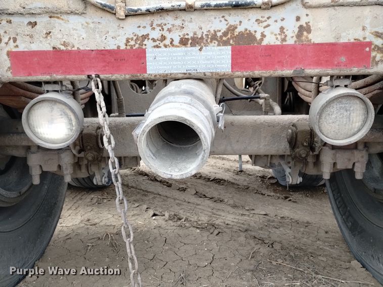 image for item DQ5969 1984 Hobbs HAB-F2-J 1000 pneumatic dry bulk trailer