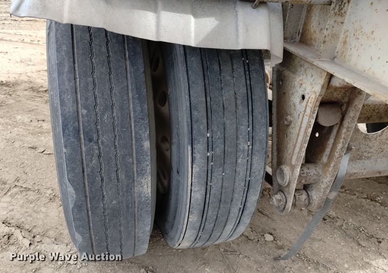 image for item DQ5969 1984 Hobbs HAB-F2-J 1000 pneumatic dry bulk trailer