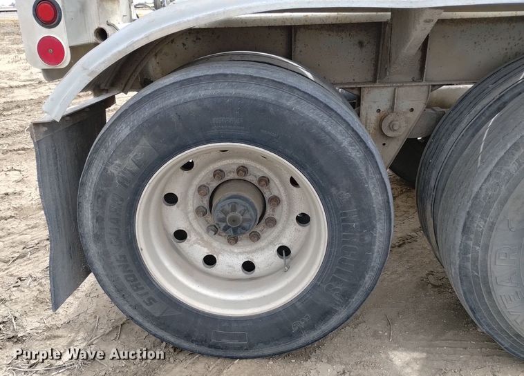 image for item DQ5969 1984 Hobbs HAB-F2-J 1000 pneumatic dry bulk trailer